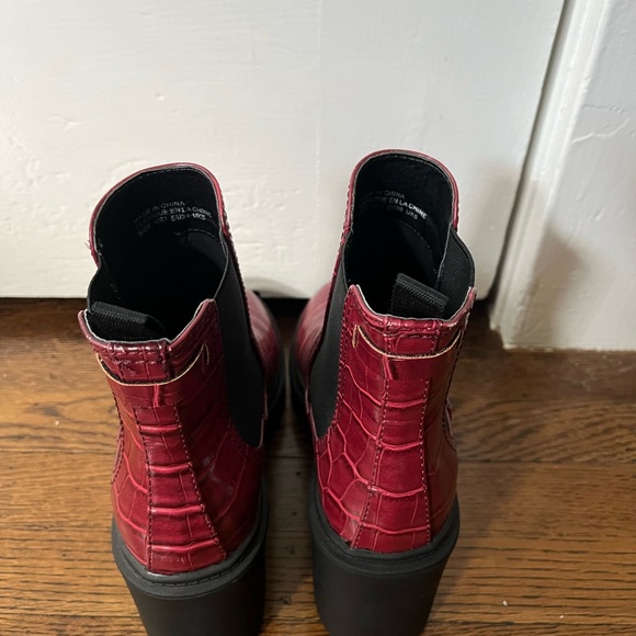Red crocodile skin urban outfitters boots - Picture 4 of 4